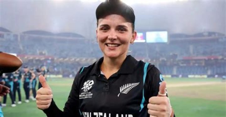 All About Shaguna Khatri| Age, Net Worth, Relationship, Career