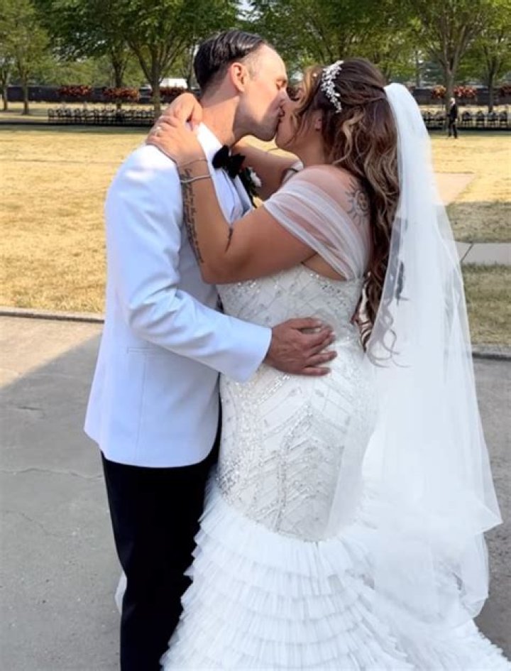 Amanda Holmes: Mike Holmes’ Daughter, Is She Married?