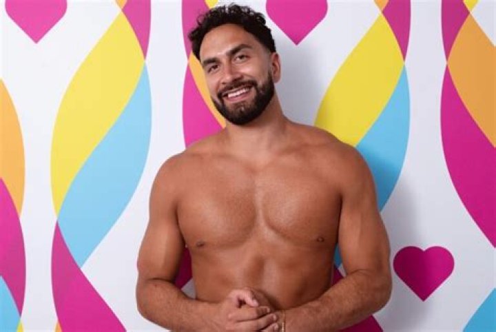 Lochan Love Island Parents | Mum Kulminder And Dad Simon
