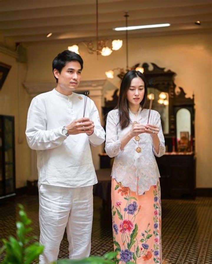 Who Is Oak Phakwa Hongyok | Poyd Treechada Husband